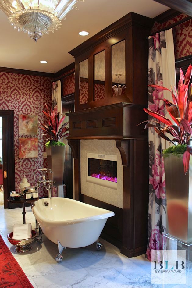 Guest Retreat Bath and Dressing Room | Bryan A. Kirkland Designs for 2014 Decorators' Show House and Gardens - Atlanta  http://www.blulabelbungalow.com/2014/05/2014-decorators-showhouse-and-gardens-atlanta.html